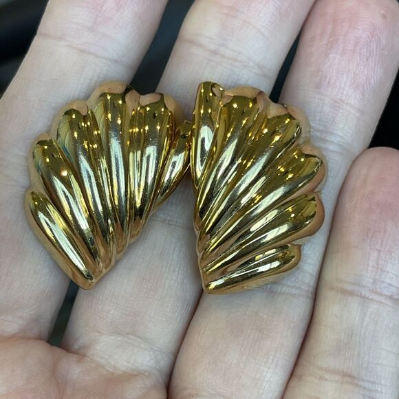 Vintage 1980s NAPIER Earrings Gold Plate Shell Couture Classic Scalloped Design - Picture 4 of 8